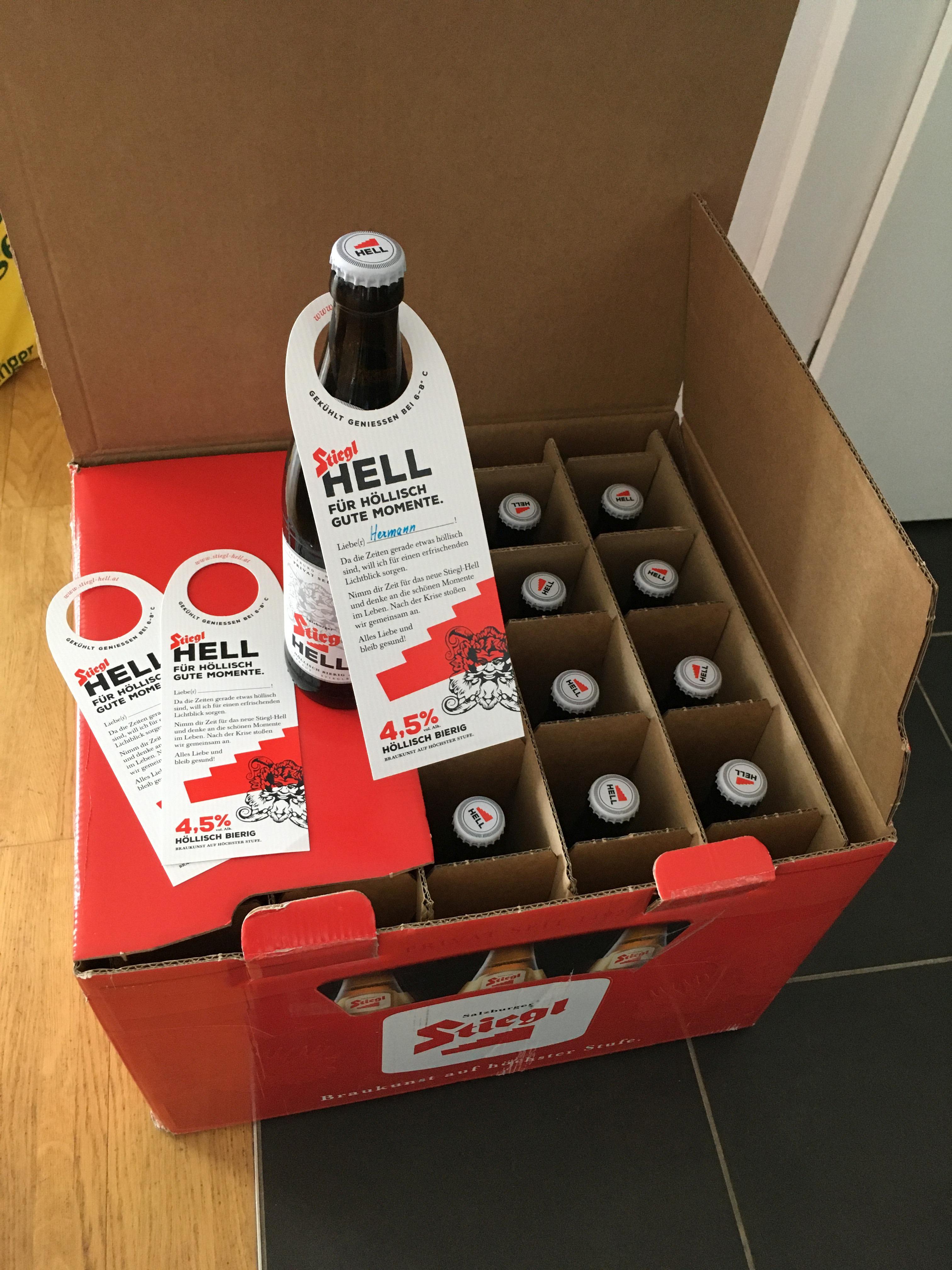 Stiegl Hell mit einer Botschaft an Nachbarn - Foto: Conrad Seidl